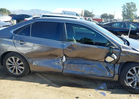 2016 Toyota Camry Xle z USA, uszkodzony, nr VIN 4T4BF1FK7GR542206